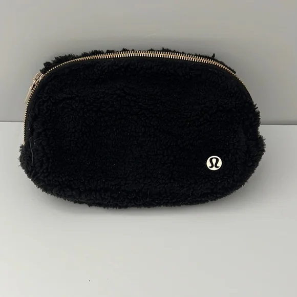 LULULEMON SHERPA FLEECE CROSSBODY - Picture 1 of 3